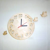 Schmetterlingsuhr mit drei Schmetterlingen für die Wand