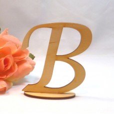 Filigraner Buchstabe B 8cm hoch aus Naturholz mit Fuß für Hochzeitstisch, Torte oder Tischaufsteller