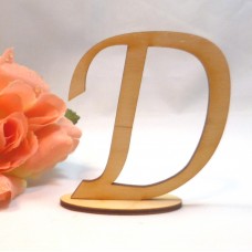 Filigraner Buchstabe D 8cm hoch aus Naturholz mit Fuß für Hochzeitstisch Torte oder Tischaufsteller