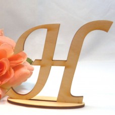 Filigraner Buchstabe H 8cm aus Naturholz hoch mit Fuß für Hochzeitstisch, Torte oder Tischaufsteller