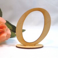 Filigraner Buchstabe O 8cm hoch aus Naturholz mit Fuß für Hochzeitstisch, Torte oder Tischaufsteller