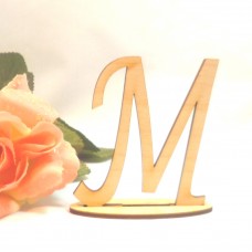 Filigraner Buchstabe M 8cm hoch aus Naturholz mit Fuß für Hochzeitstisch, Torte oder Tischaufsteller
