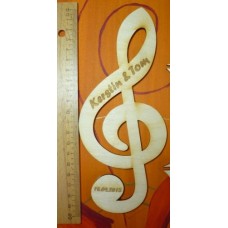 Notenschlüssel aus Holz 20 cm mit Gravur der Brautleute und Datum