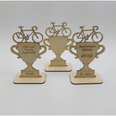 Naturholz Pokal mit Fahrrad sowie Ihre persönliche Gravur