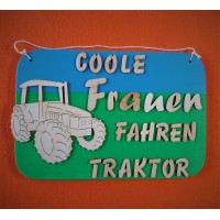Ahornbrett bemalt mit Spruch Coole Frauen fahren Traktor Holzspruch als Geschenk