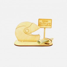 Motorradhelm mit Ortsschild  und Geldscheinhalter