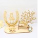 Personalisiertes Geldgeschenk zur Hochzeit aus Holz | Hufeisen Glücksbringer mit Brautpaar, Bank & Herzbaum